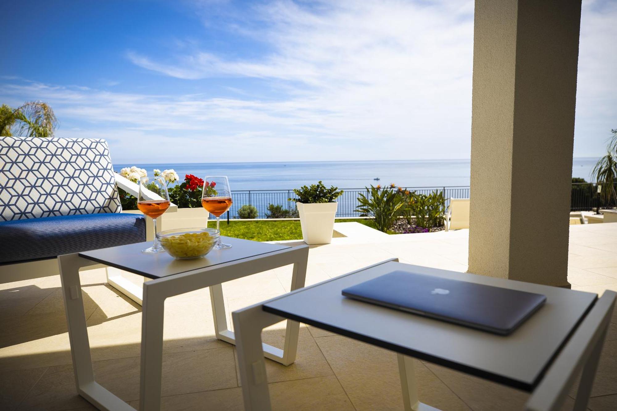 Kafara Resort- Villas And Pool By Lisca Bianca Rental سانتا فلافيا الغرفة الصورة